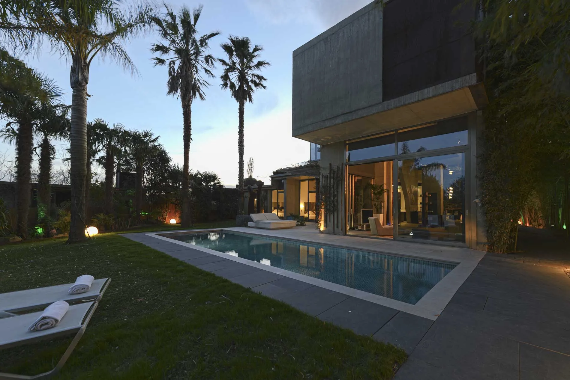 Villa Nola — piscina exterior en Miramón, San Sebastián